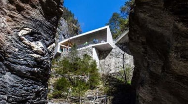 The visitor centre located at the top of cliff, escarpment, formation, geology, mountain, rock, sky, terrain, tree, black, gray