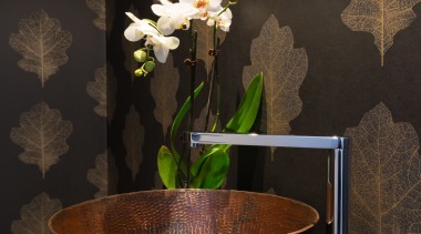 Citylife Apartment - Citylife Apartment - ceramic | ceramic, flower, ikebana, interior design, still life, still life photography, table, wall, black