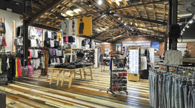 dsc4636edit - Dsc 4636 Edit - retail | retail, black