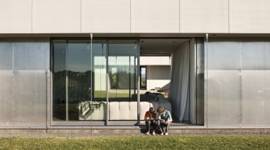 z3776.jpg - architecture | building | facade | architecture, building, facade, house, real estate, window, white