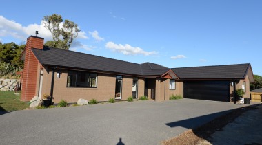 Country home built by Fowler Homes TaranakiFowler Homes barn, cottage, elevation, estate, facade, farmhouse, home, house, landscape, property, real estate, residential area, roof, siding, sky, teal, gray