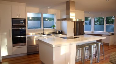 modern glendowie 2013 4.jpg - modern_glendowie_2013_4.jpg - cabinetry cabinetry, countertop, cuisine classique, hardwood, interior design, kitchen, real estate, room, brown