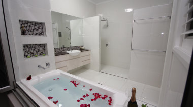 nthqldtsvbladensberg creskeir constructions 2.jpg - nthqldtsvbladensberg_creskeir_constructions_2.jpg - bathroom bathroom, bathtub, floor, home, house, interior design, plumbing fixture, property, room, gray