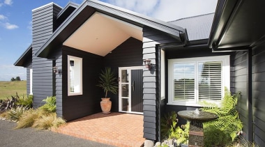 Fowler Homes Tauranga.Gold reserve winner and National finalist cottage, estate, facade, home, house, property, real estate, residential area, window, black, white