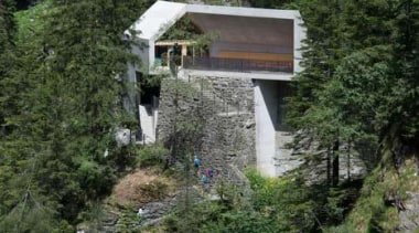 The visitor centre located at the top of hill station, mountain, mountain range, tree, water, brown