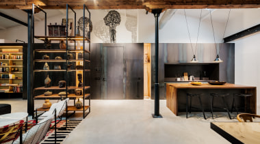 The materials used follow the industrial premise – 