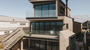 Fragmented lines and asymmetric forms -  