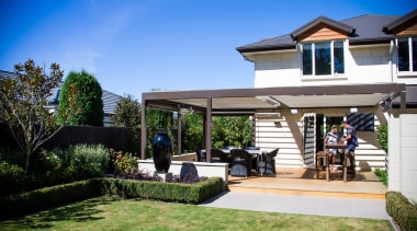 Silencio Rotating Louvres - backyard | estate | backyard, estate, home, house, outdoor structure, property, real estate, residential area, roof