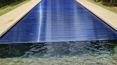 A slatted solar cover, in Blue. - Safety 