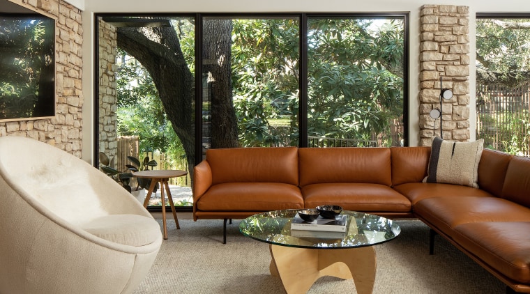 The living room. - Out of the past 