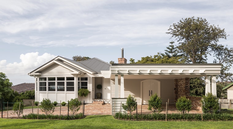 Front view of cottage with carport – the 