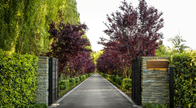 Entry to the substantial rural property - a 