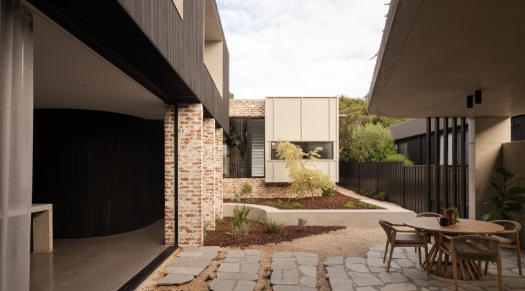 Courtyard with rustic paving elements. - Enduring aesthetic 