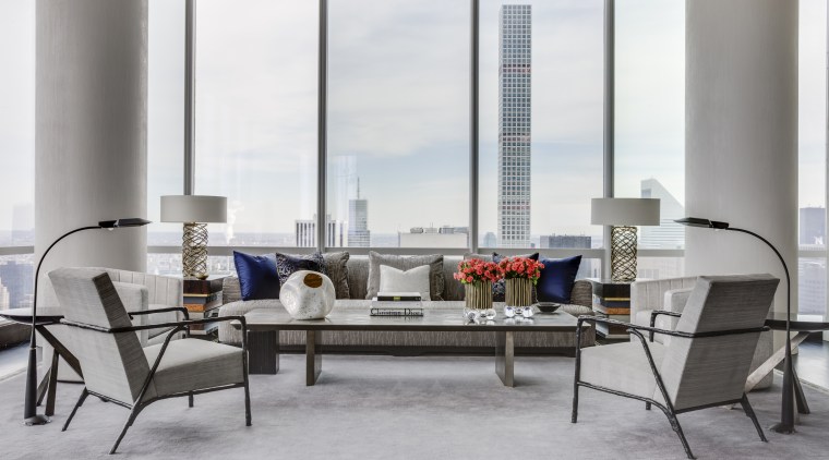 Grand affair – Promemoria sofas and metallic sidetables 