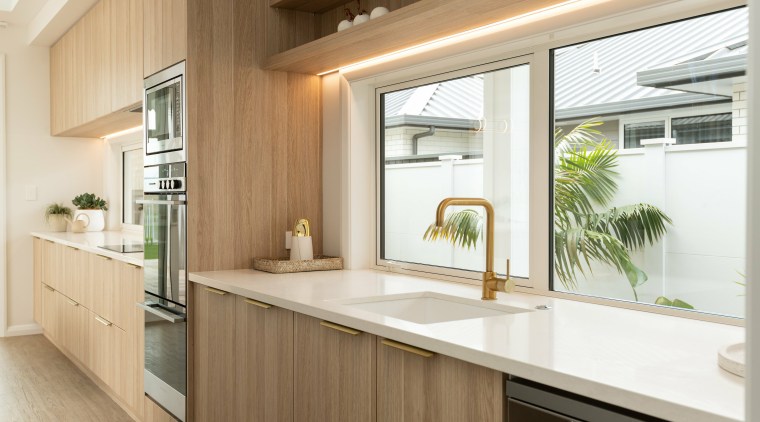 The prep bench with light-bringing window splashback. 