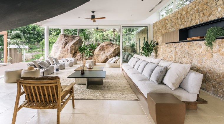 The home's volume composition ensures the shading of 