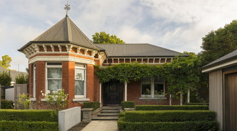 Front elevation. - Bringing nature inside - 
