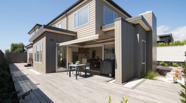A mix of horizontal and vertical run cladding cottage, elevation, facade, home, house, property, real estate, residential area, siding, white
