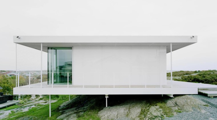 By using columns, the architects have managed to architecture, house, white
