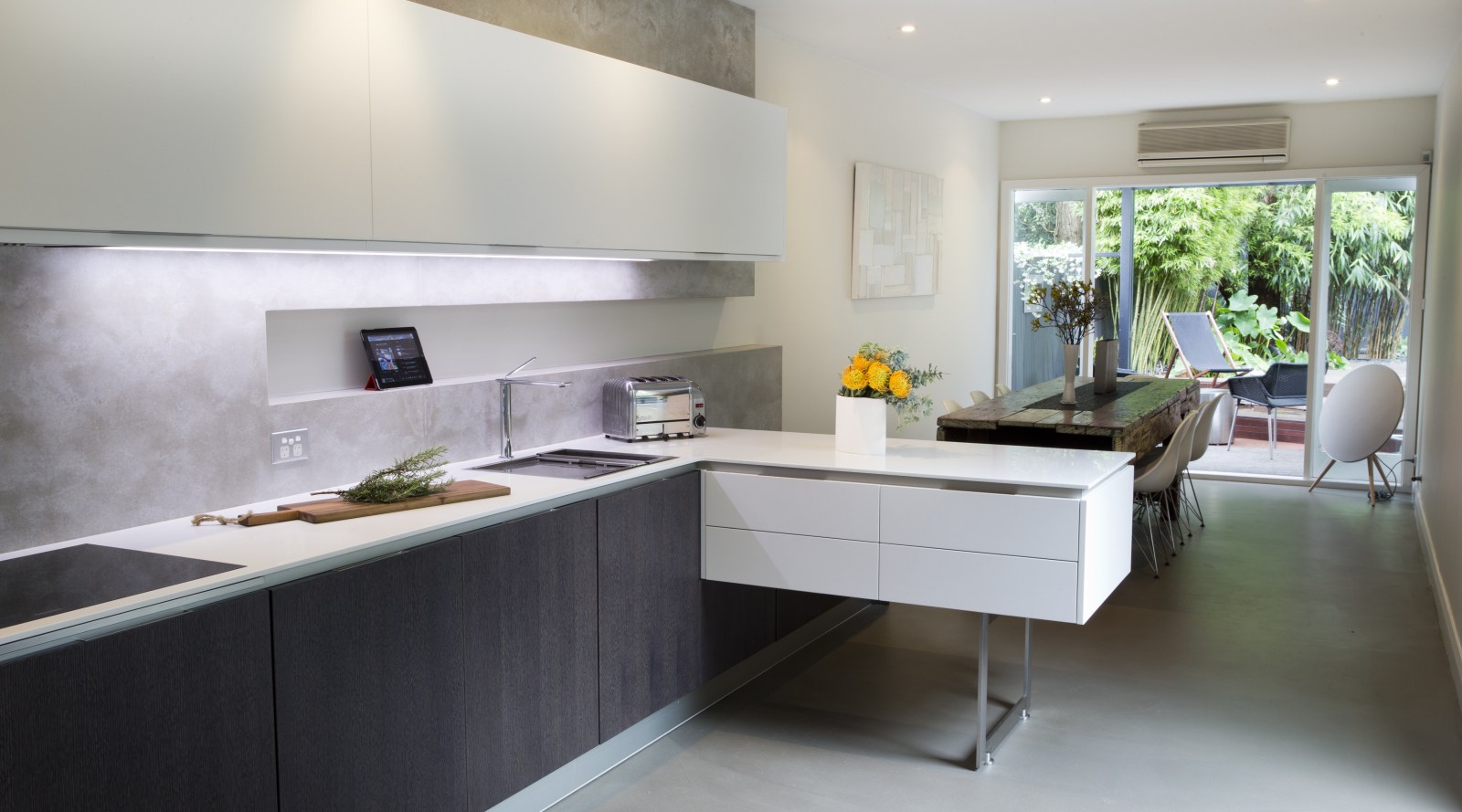 Compact kitchen makes bold statement | Trends