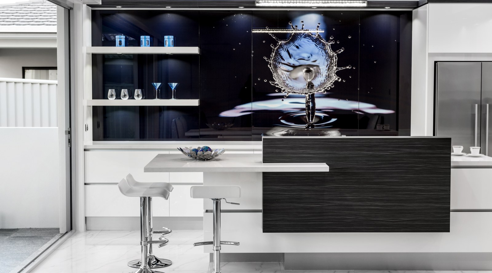 Black and white kitchen with splashback art on… | Trends