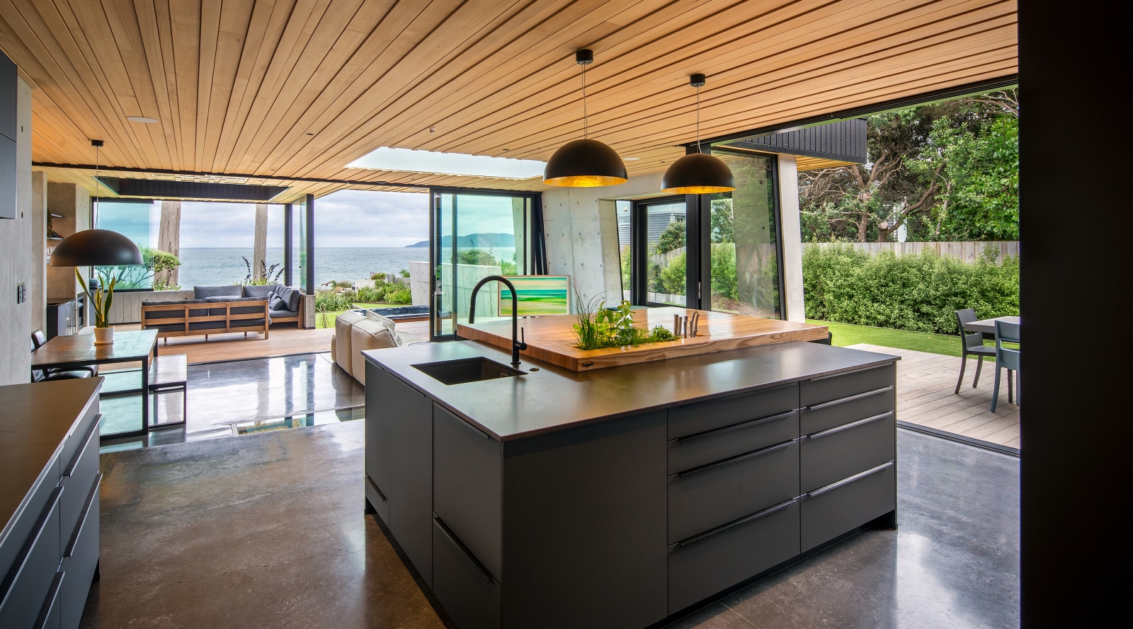 Seaside kitchen with floating timber benchtop | Trends