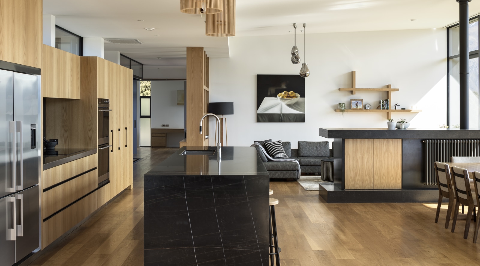 Black and wood world | Trends
