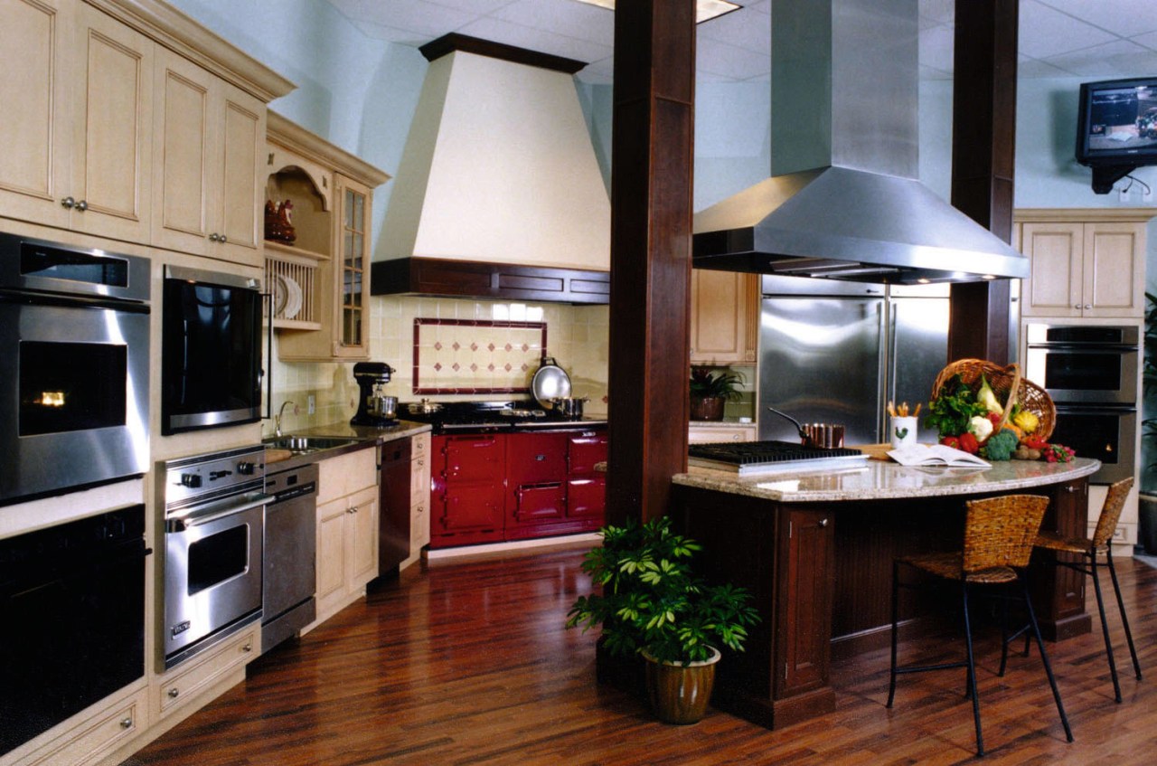 View of this kitchen countertop, cuisine classique, home appliance, interior design, kitchen, black