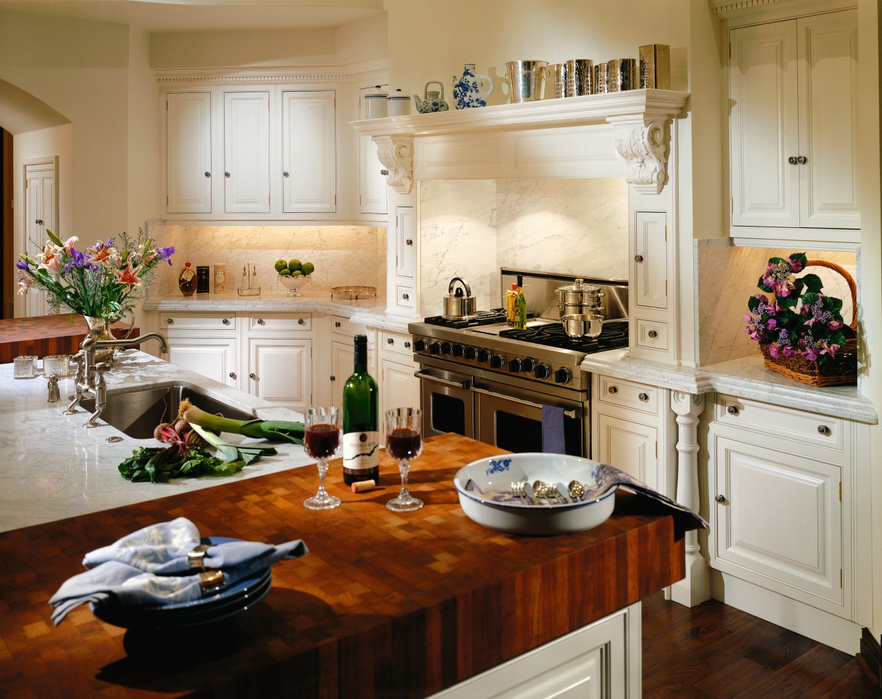 View of a kitchen, wooden cabinetry, white granite cabinetry, countertop, cuisine classique, home, interior design, kitchen, living room, room, brown, gray