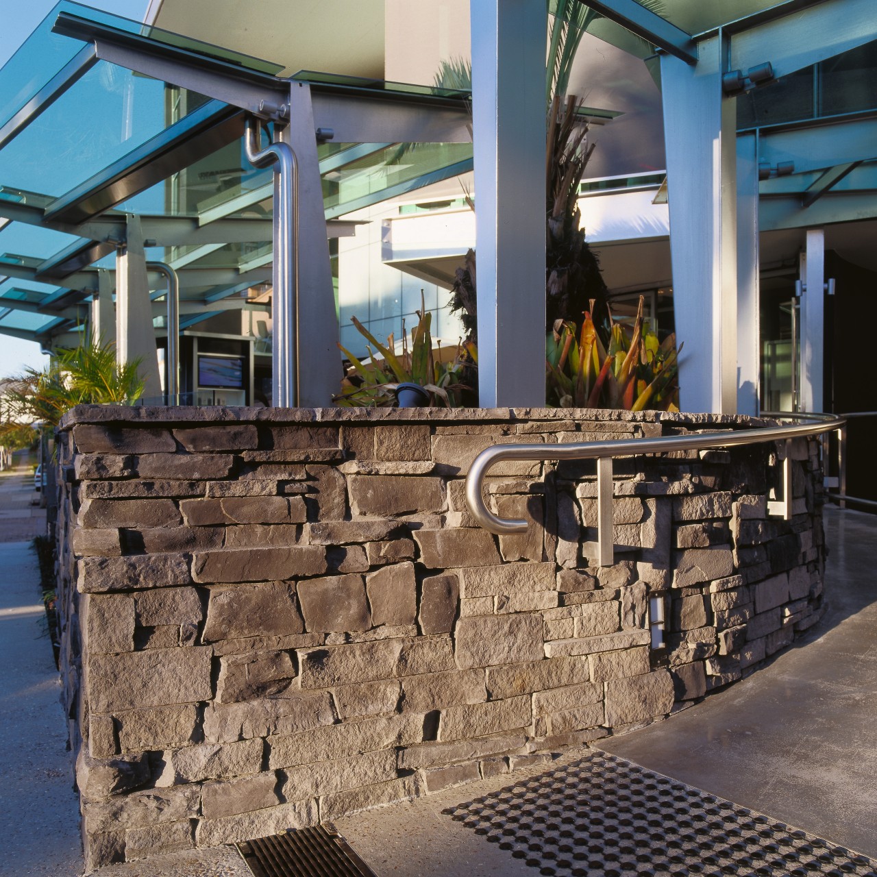 View of entranceway to Coro Hotel, featuring stone wall, black