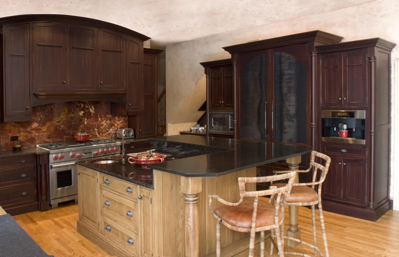 Kitchen cabintery with furniture, wooded floors, with kitchen cabinetry, countertop, cuisine classique, flooring, furniture, hardwood, interior design, kitchen, room, wood stain, red