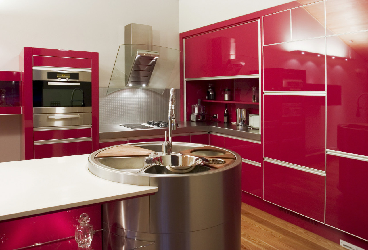 Kitchen designer Marianne Gailer has balanced Ferrari-red cabinetry cabinetry, countertop, cuisine classique, furniture, interior design, kitchen, product design, room, red, white