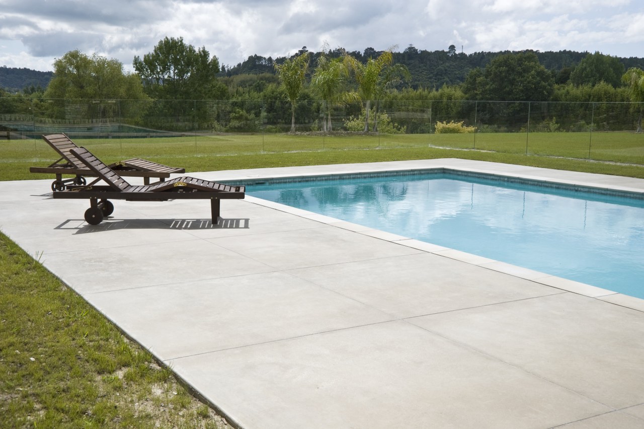 Image of coloured concrete from Peter Fell Ltd floor, swimming pool, white