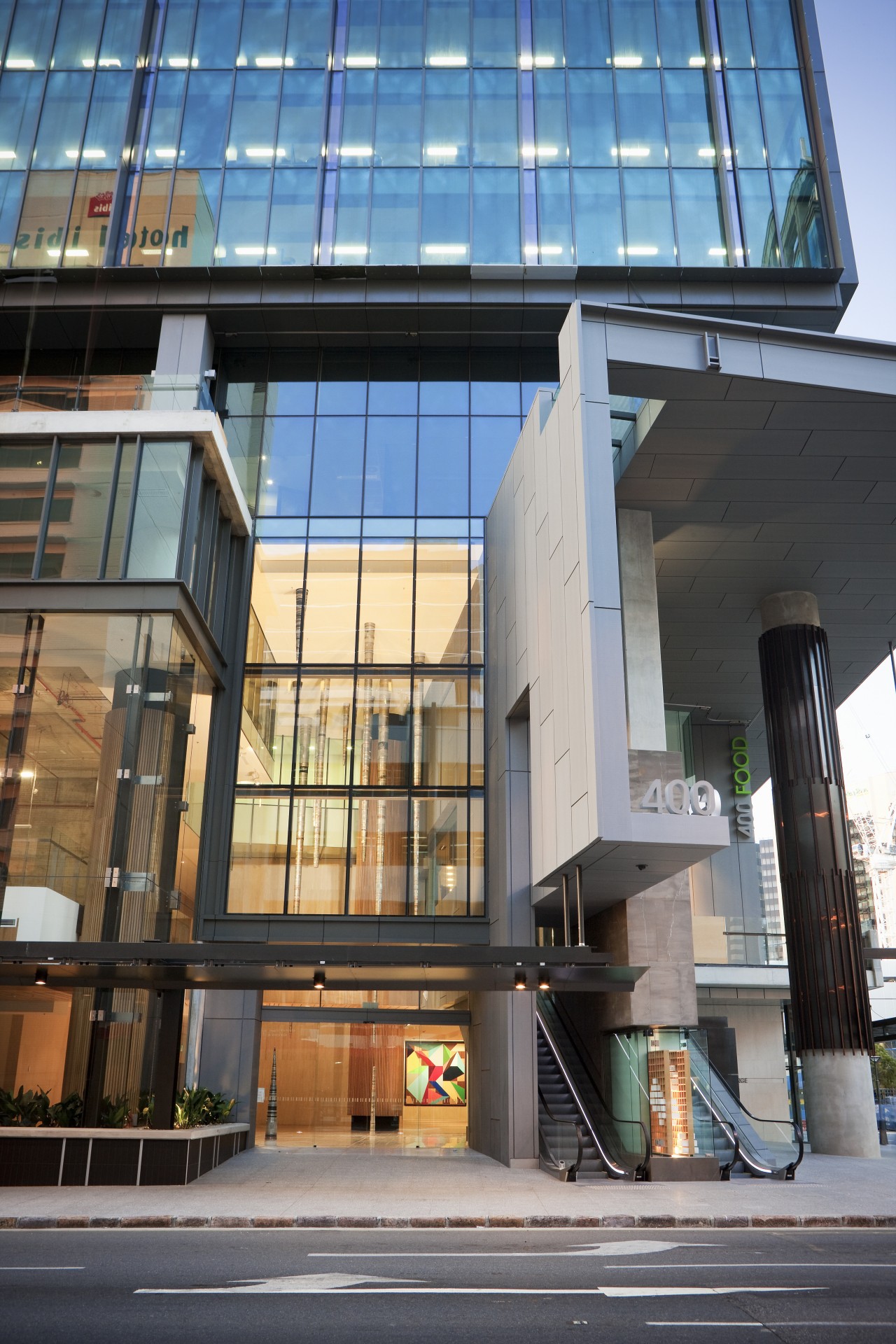 Entrance way to 34-Story building, 400 George St, apartment, architecture, building, city, commercial building, condominium, corporate headquarters, daylighting, daytime, facade, metropolitan area, mixed use, real estate, residential area, urban area, window, black, gray