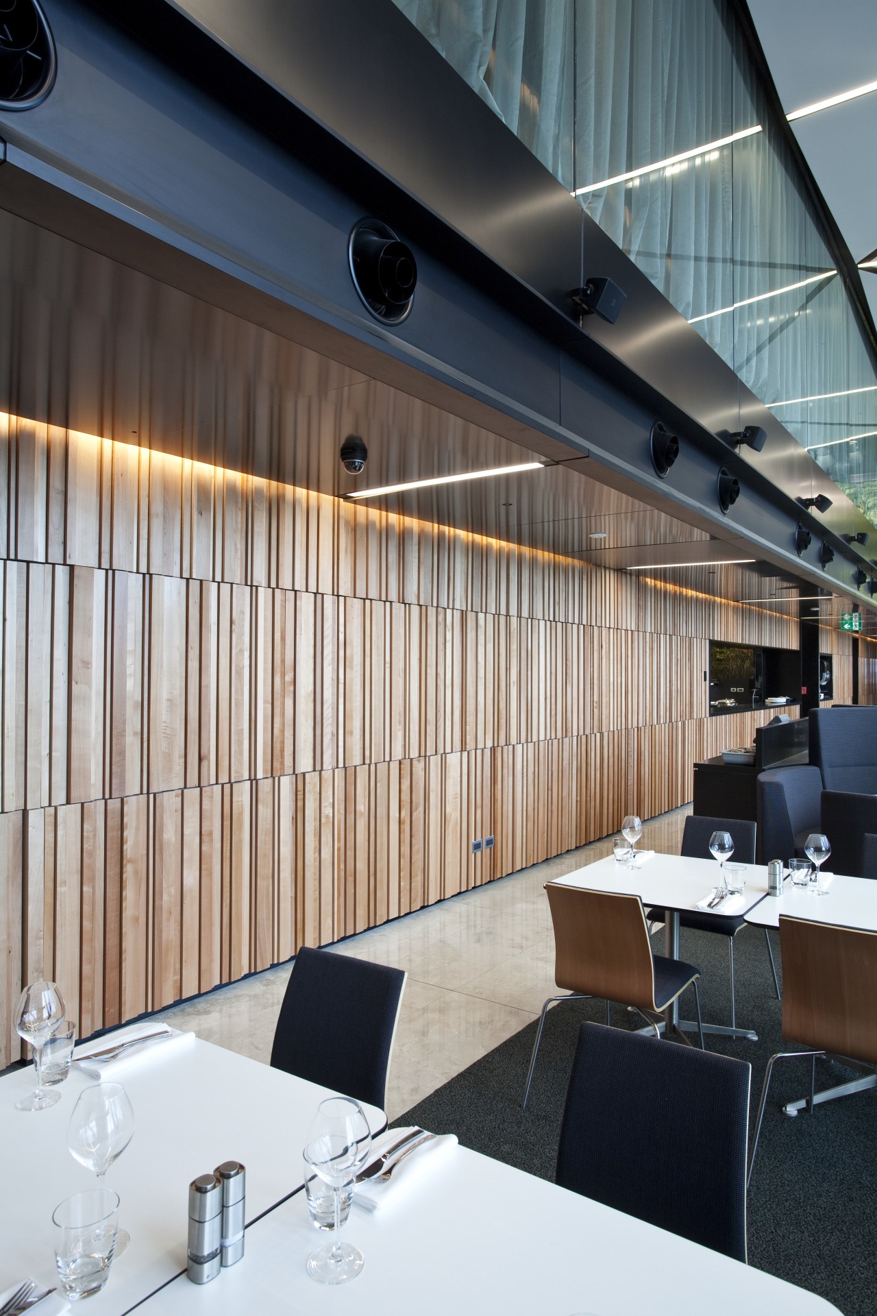 View of public area in the Novotel Auckland architecture, ceiling, daylighting, interior design