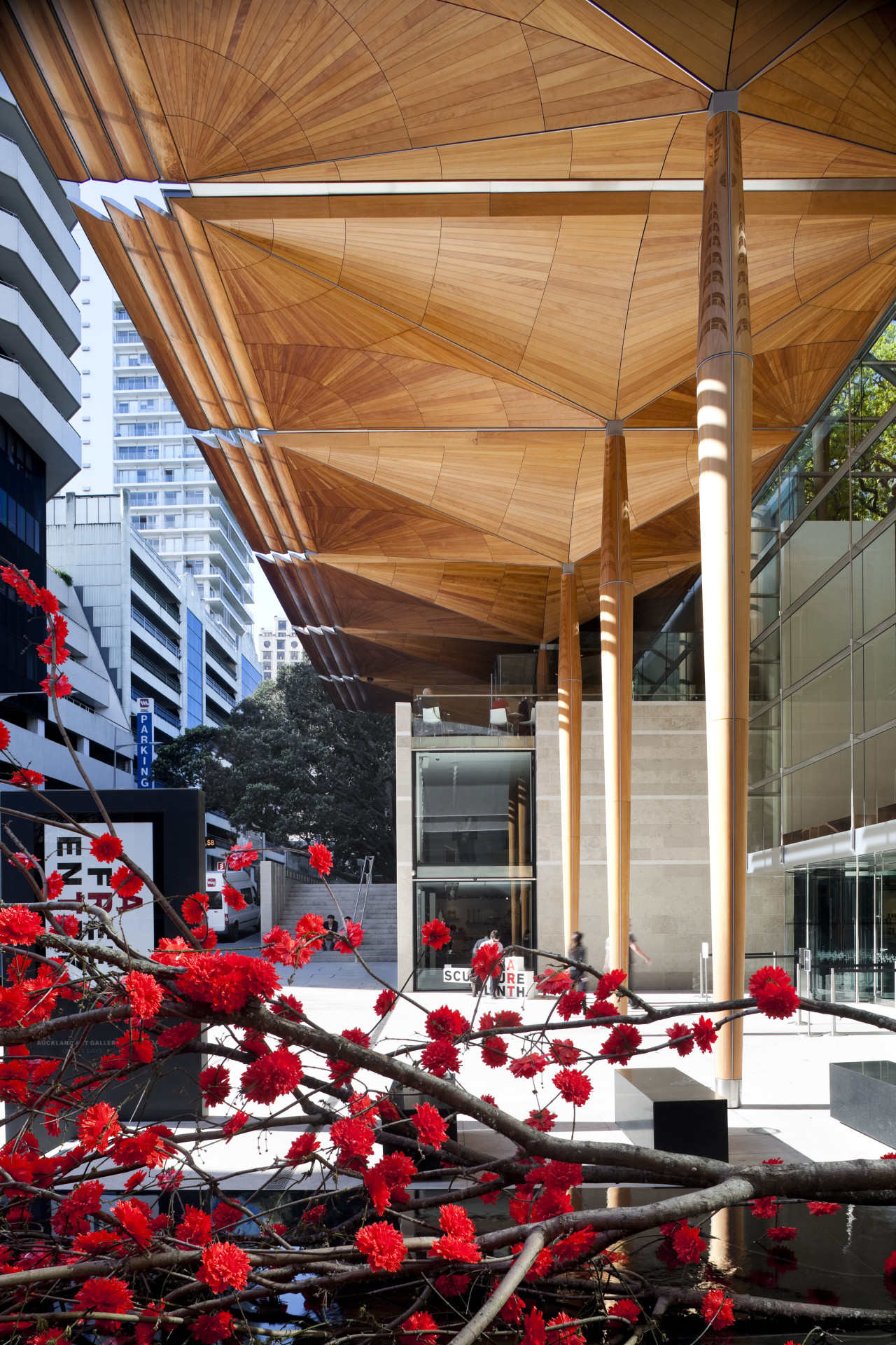 Wallace Construction were contracted to handle the kauri architecture, ceiling, daylighting, interior design, lobby, structure