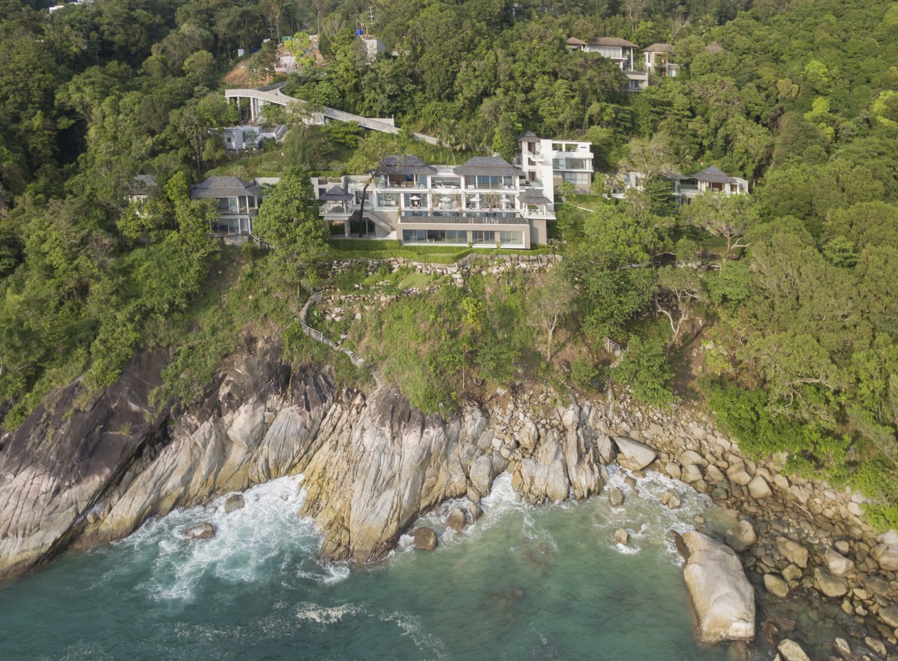 This extensive villa includes a clifftop frontage with bay, cliff, coast, coastal and oceanic landforms, cove, escarpment, geological phenomenon, hill station, nature reserve, promontory, real estate, terrain, water resources, brown