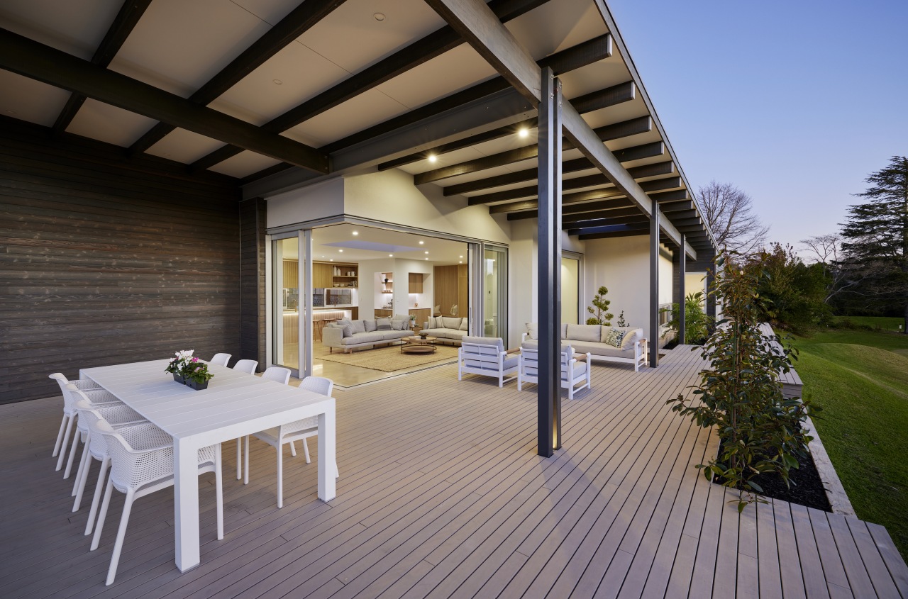 Al fresco dining at dusk. - Japanese sensibility 