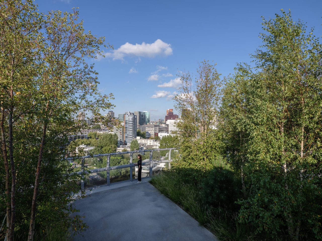 Sustainability aspects include rainwater storage that supplies water 