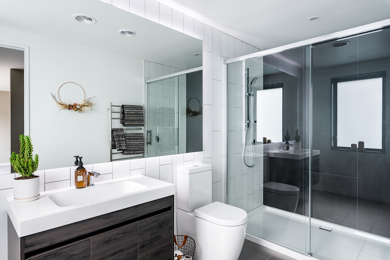 The clean, crisp pale-toned master ensuite. 