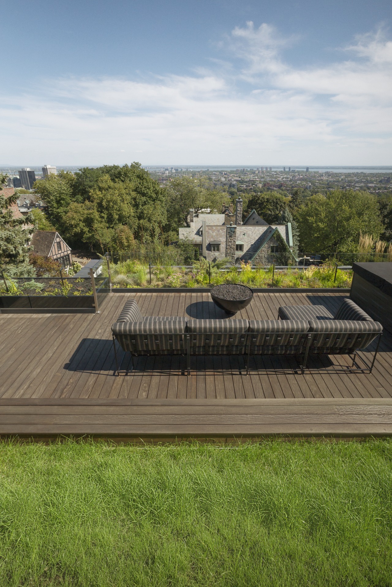 The rooftop garden's decking is made of ipe 