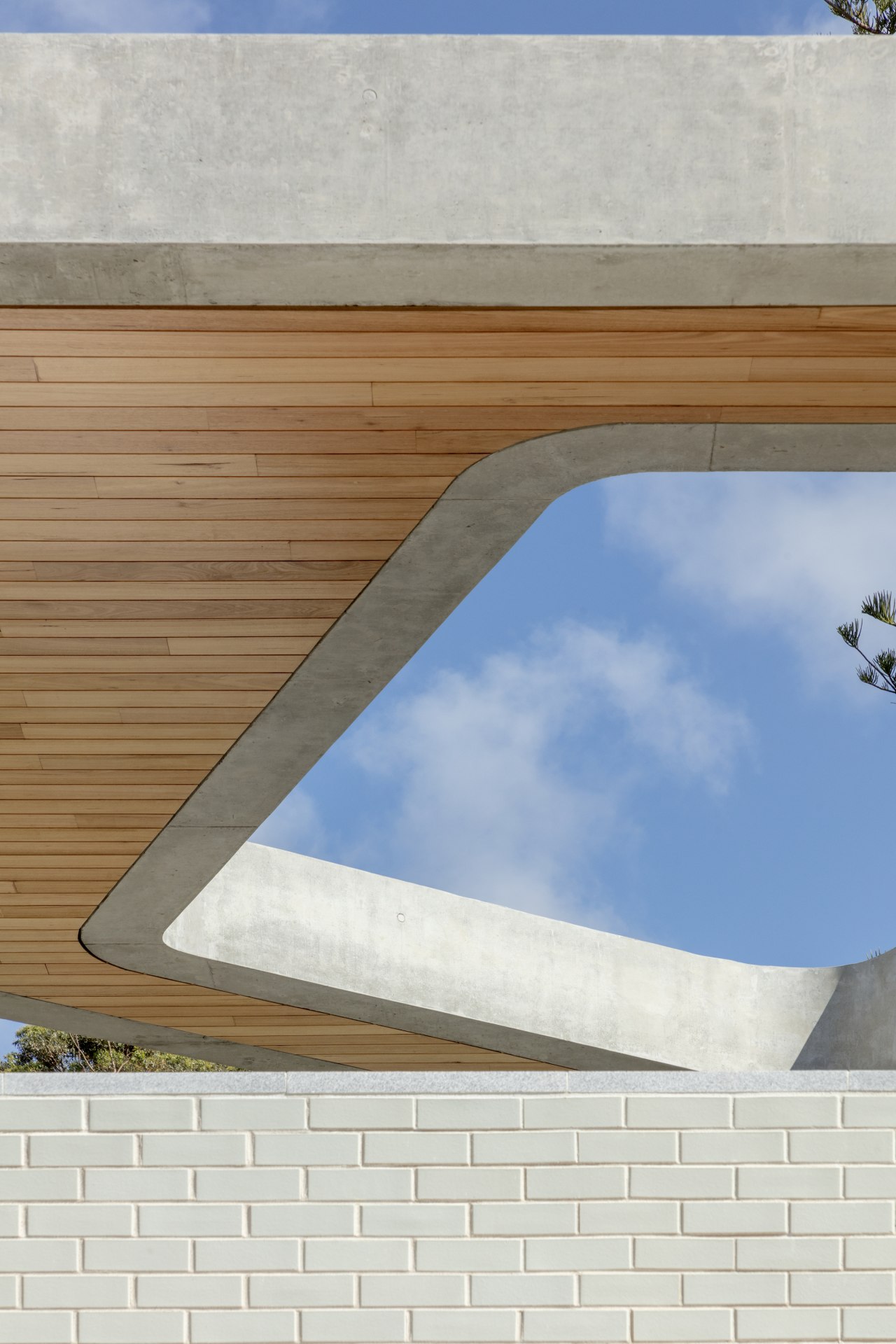 The central lobby is open to the sky. 