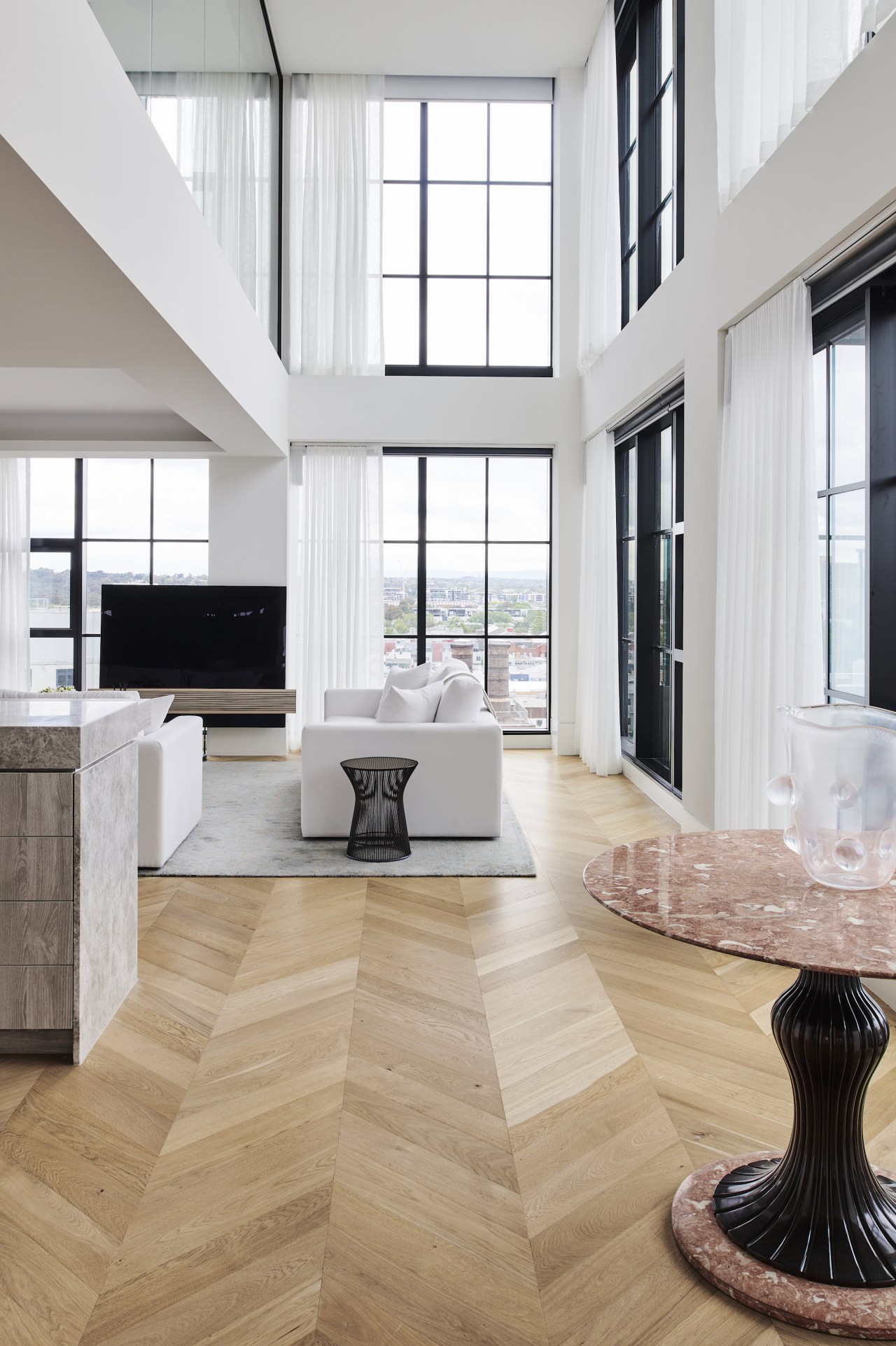 Living room, long view. - Quietly decadent - 