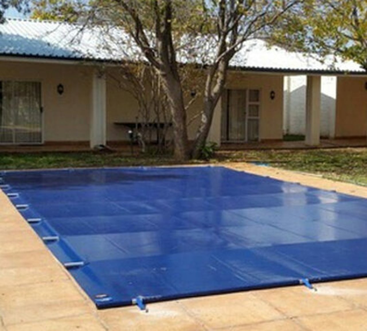 Bar cover – for new and existing pools. 