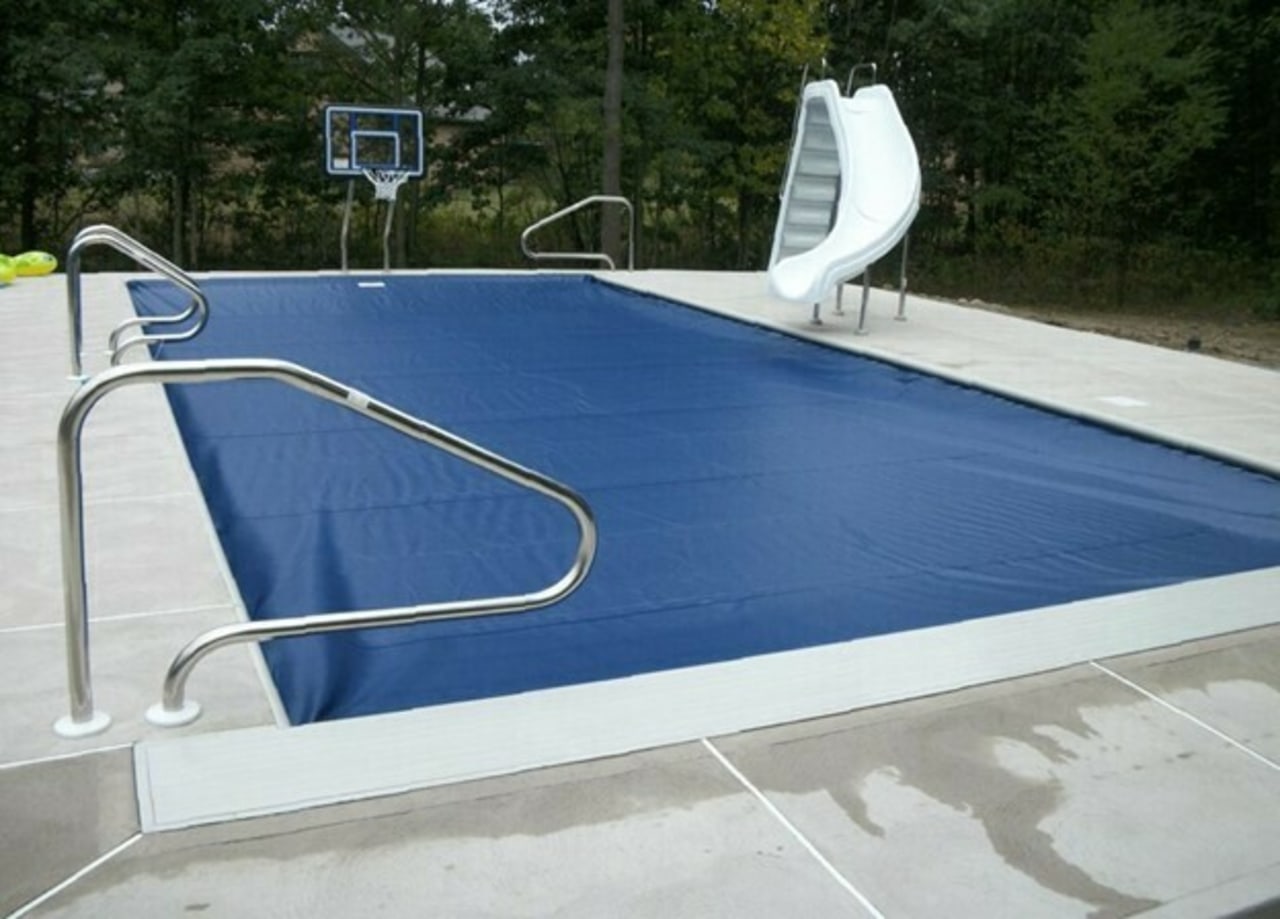 Coverstar cover with hand rail. - Existing pool 