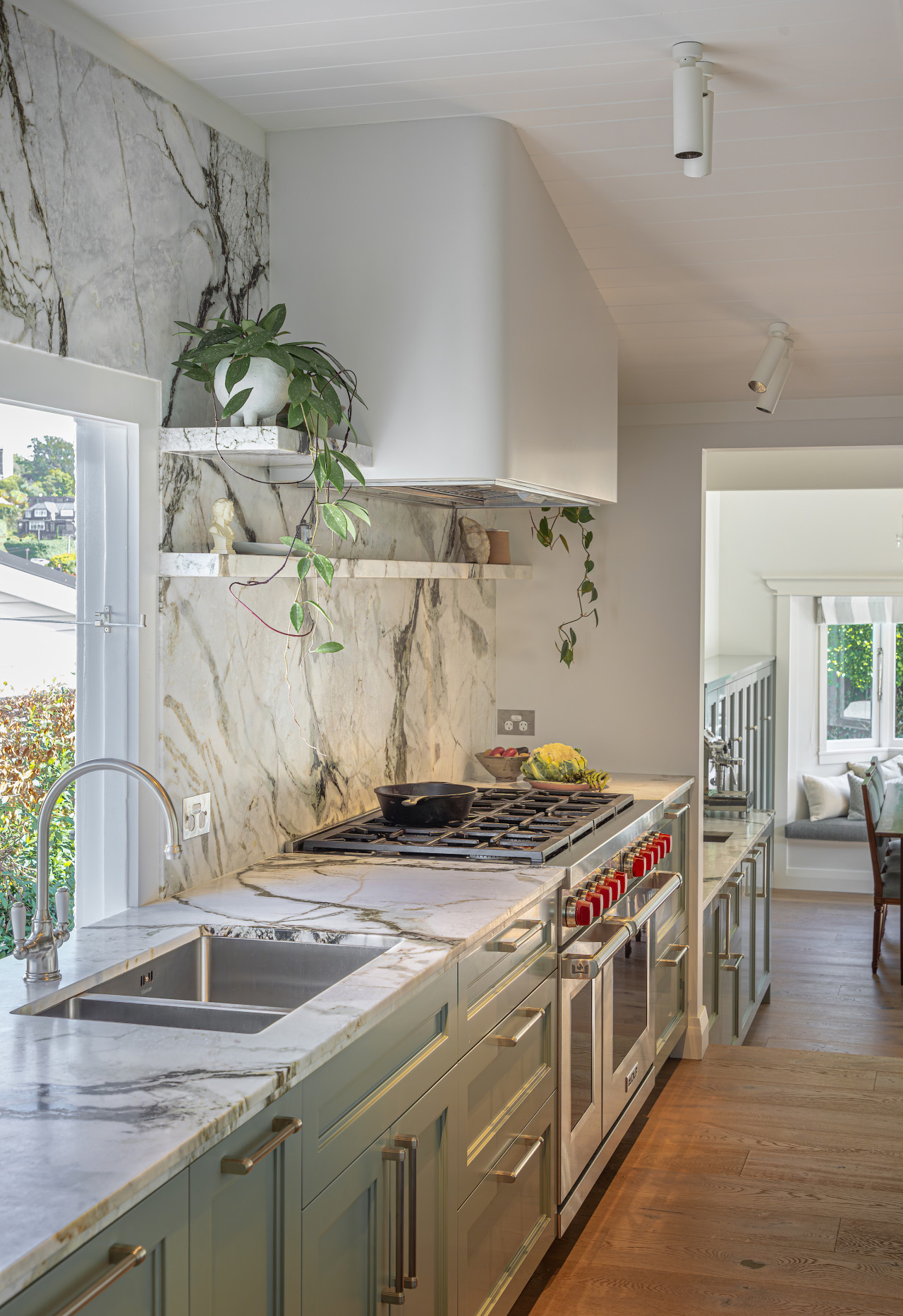 The feature stone bench/splasback climbs the wall to 