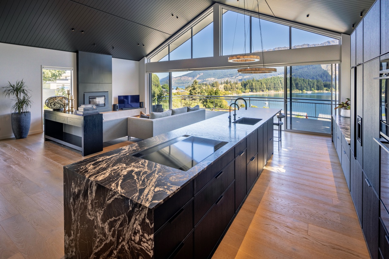 The stone Sensa Black Beauty benchtop achieves synergy 