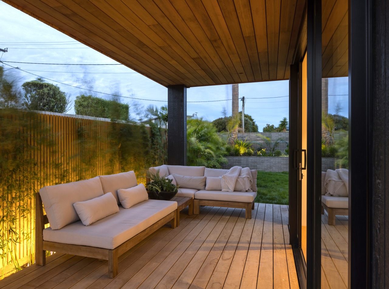 Ground floor al fresco living space. - Contrast 