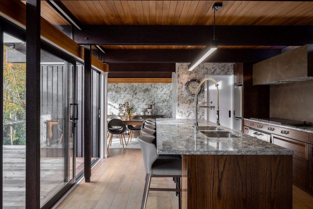 Kitchen benchtops visually connects with the adjacent dining 