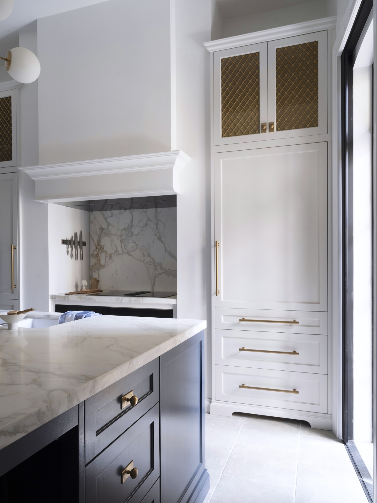 Classic-look brass pulls on the island cabinetry further 